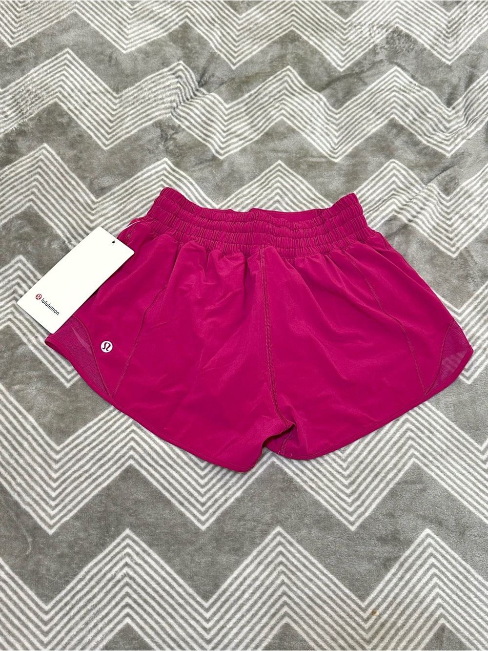 Lululemon Hotty Hot High-Rise Lined Short 2.5" - Picture 5 of 6